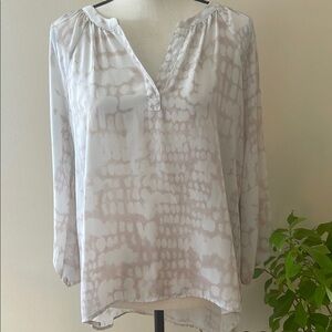 ~Cynthia Rowley Elbow Length Light Chiffon Subtle Snake  Print Blouse/Top Size M